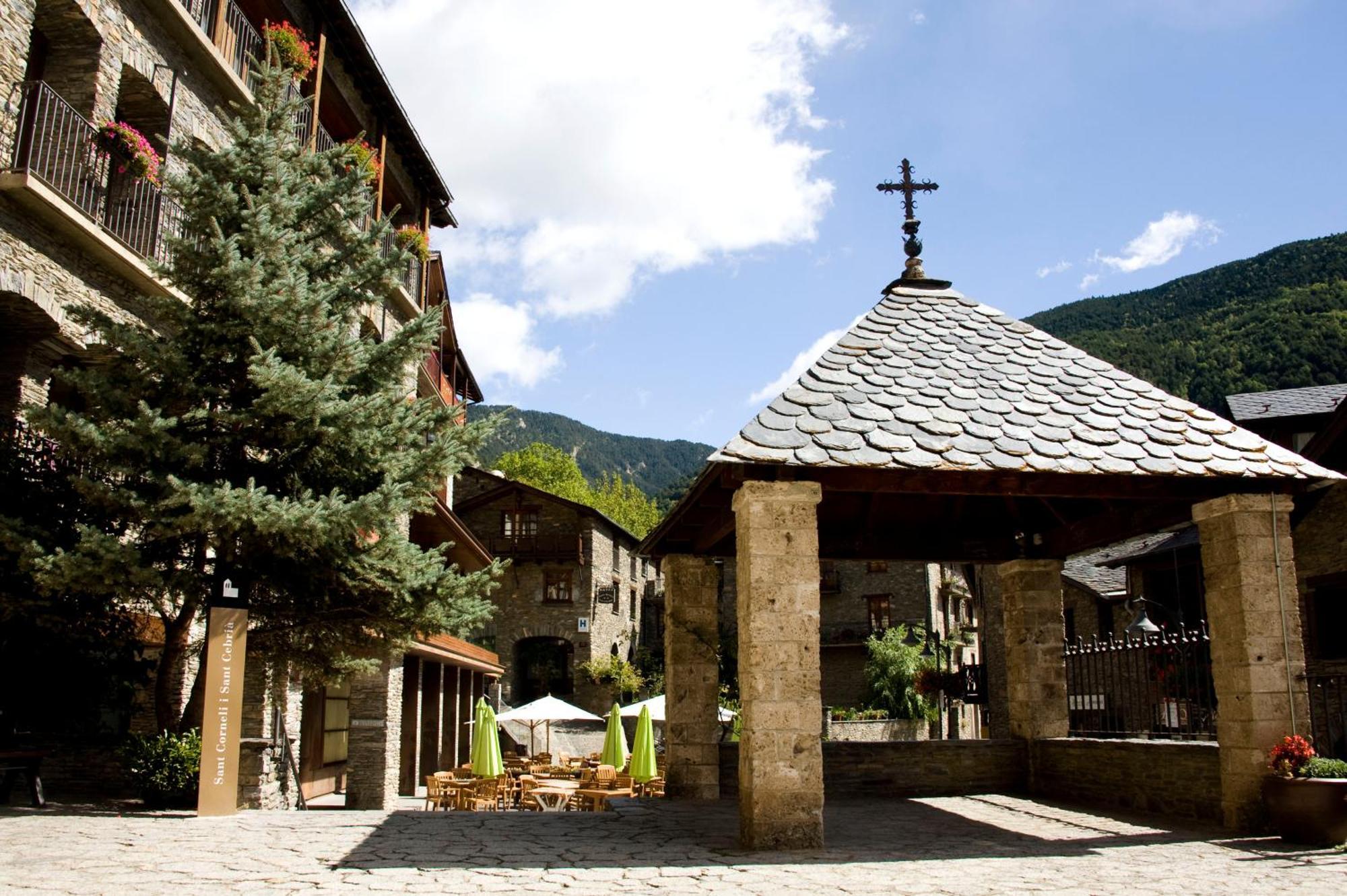 Hotel Santa Barbara De La Vall D'Ordino Bagian luar foto