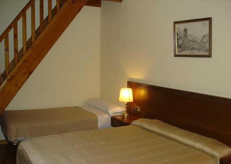 Hotel Santa Barbara De La Vall D'Ordino Ruang foto
