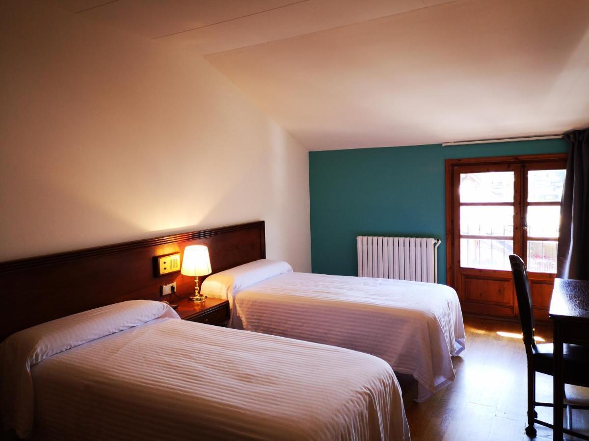 Hotel Santa Barbara De La Vall D'Ordino Bagian luar foto